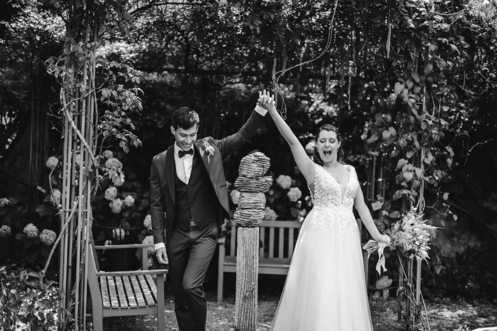 Photo de mariés en noir et blanc