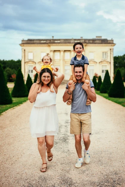 Séance photo famille au château de Pignerolles à côté d'Angers