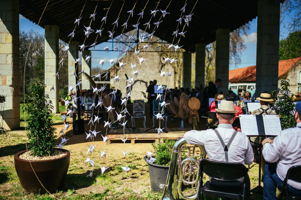 Décoration de mariage laïque musical et vintage au domaine du Marchais Bouchet