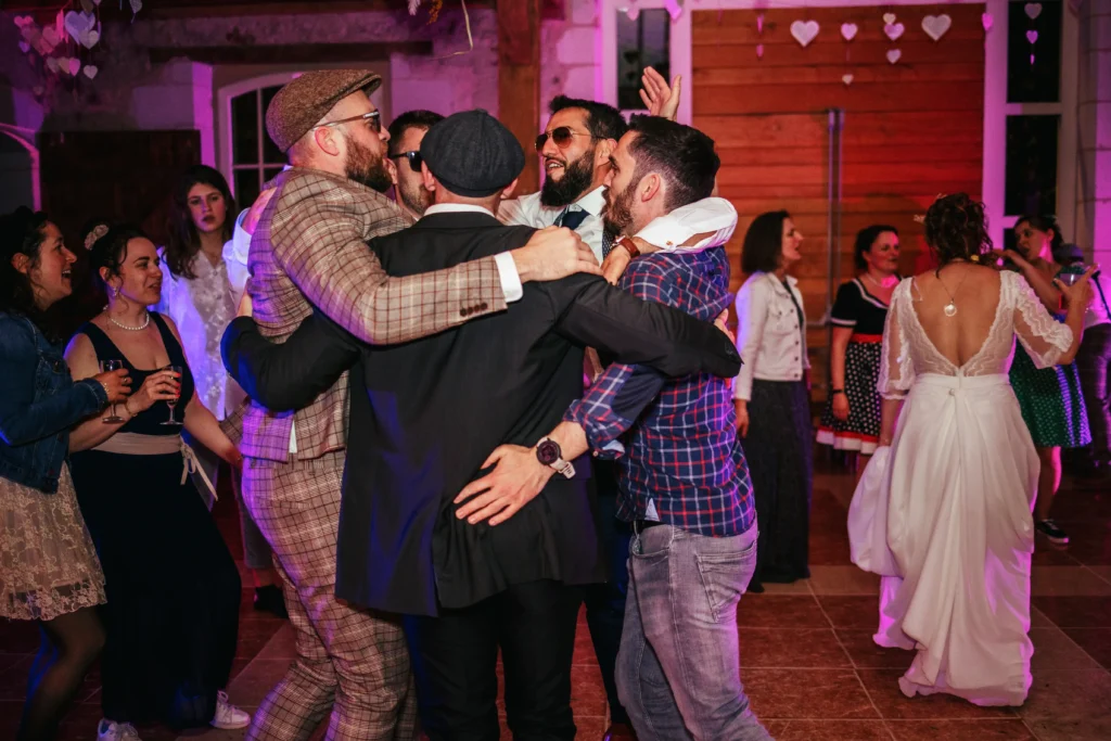 Soirée de mariage vintage au domaine du Marchais Bouchet